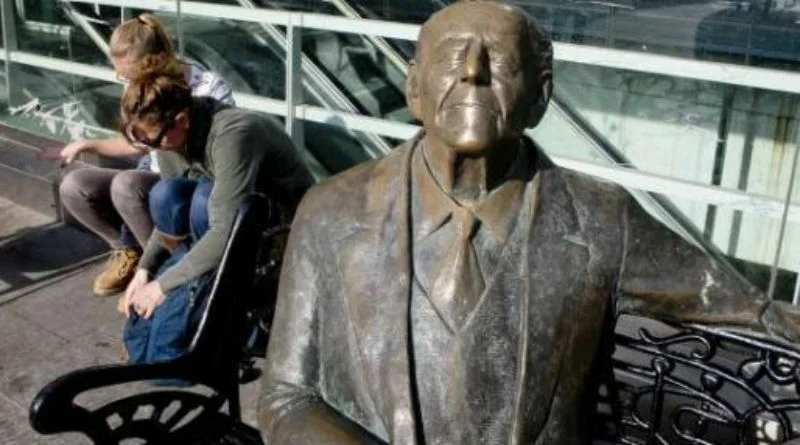 Estatua de Gastón Castelló