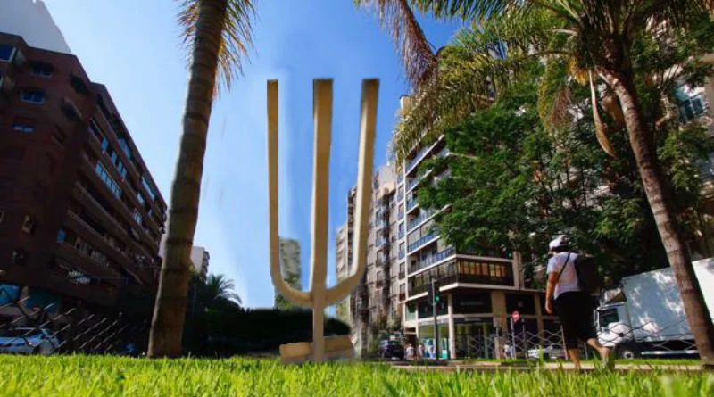 El tripartito propone invertir la Cruz de los Caídos como autohomenaje