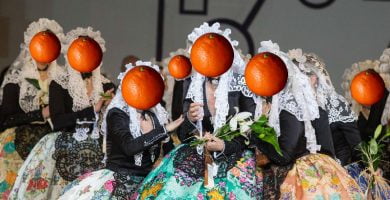 À Punt tapará con naranjas a los alicantinos y prepara "Parle vosté, calle usted"