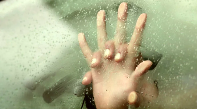 Miles de alicantinos descubren el sexo gracias a la lluvia