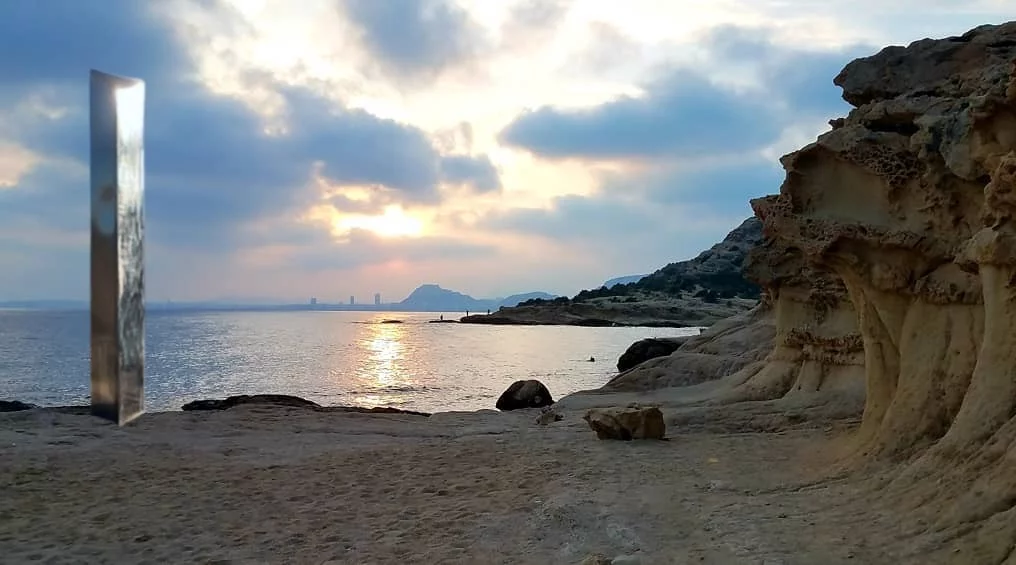 monolito en Alicante
