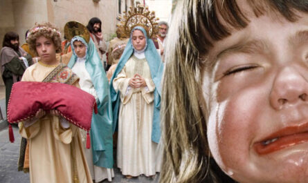 Una niña llora por no poder hacer de la Virgen en el Misteri d'Elx por ser chica