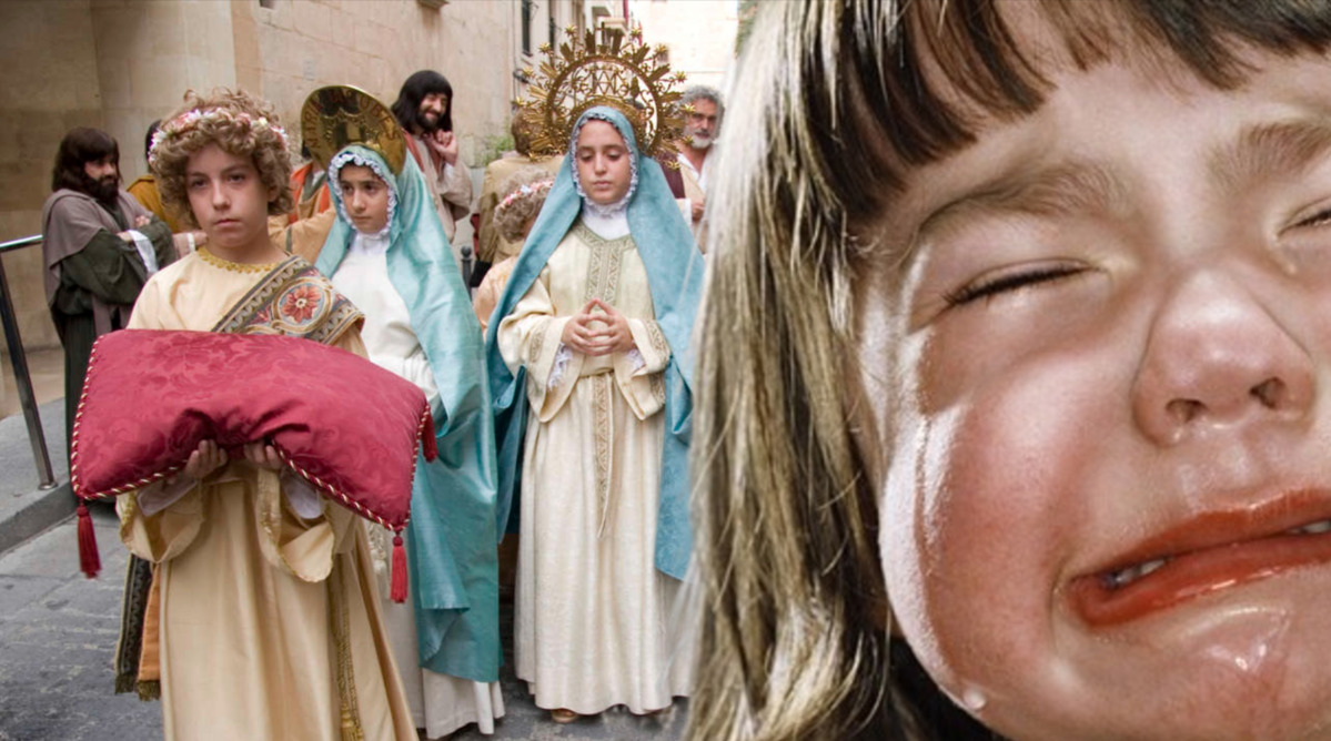 Una niña llora por no poder hacer de la Virgen en el Misteri d'Elx por ser chica