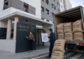 Rocío Gómez recibe en su casa de Les Naus un cargamento de rabos de pasa